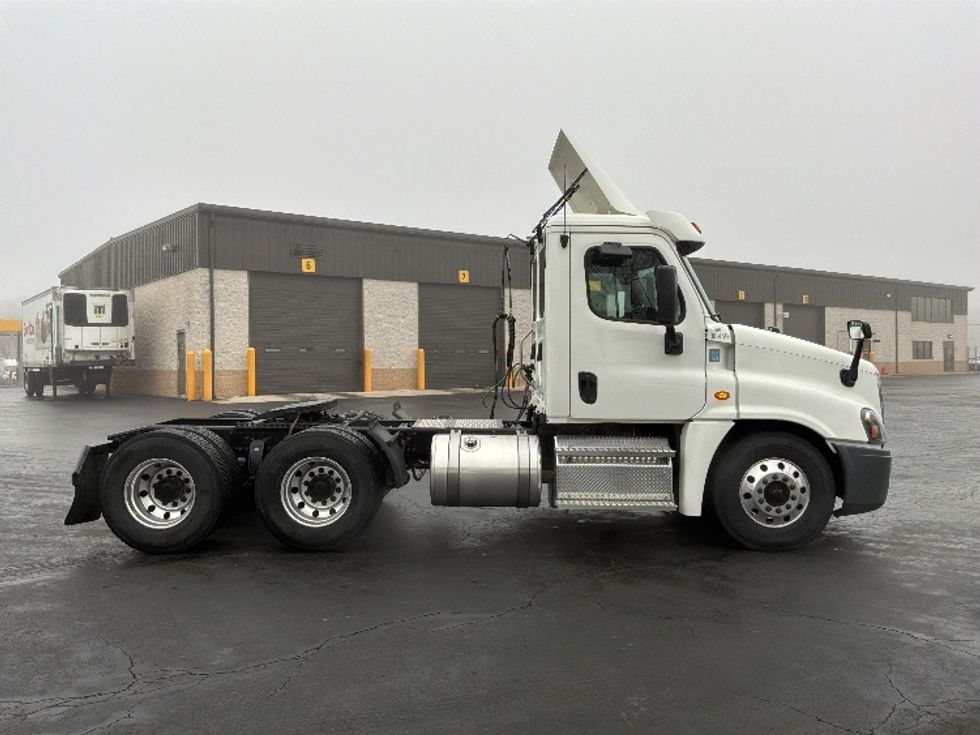 Day Cab Tractor-Heavy Duty Tractors-Freightliner-2020-Cascadia 12564ST-Harrisburg-PA-357,125\n\t\tmiles-$ 44,750 - Image 8