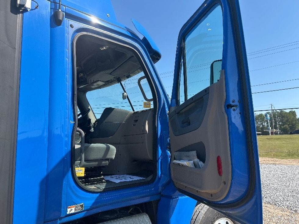 Day Cab Tractor-Heavy Duty Tractors-Freightliner-2020-Cascadia 12564ST-Hattiesburg-MS-474,456\n\t\tmiles-$ 42,750 - Image 12