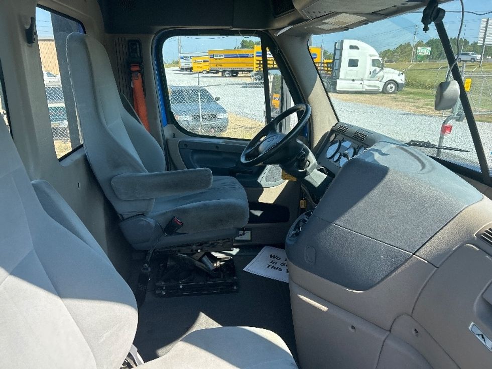 Day Cab Tractor-Heavy Duty Tractors-Freightliner-2020-Cascadia 12564ST-Hattiesburg-MS-474,456\n\t\tmiles-$ 42,750 - Image 14