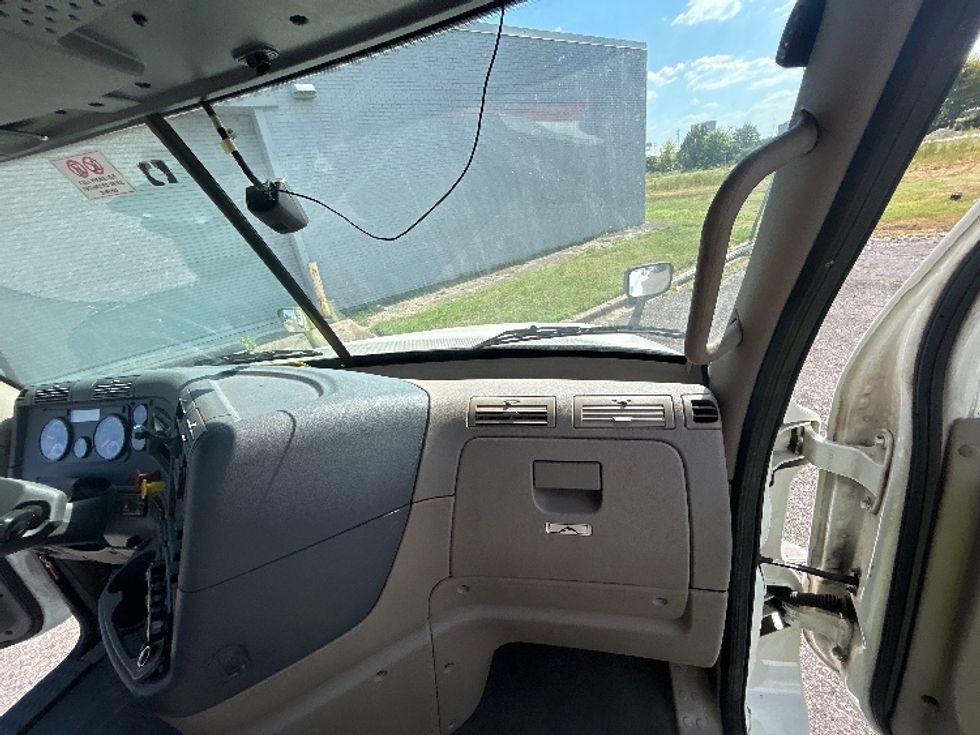 Day Cab Tractor-Heavy Duty Tractors-Freightliner-2020-Cascadia 12564ST-Homewood-AL-396,399\n\t\tmiles-$ 48,500 - Image 13