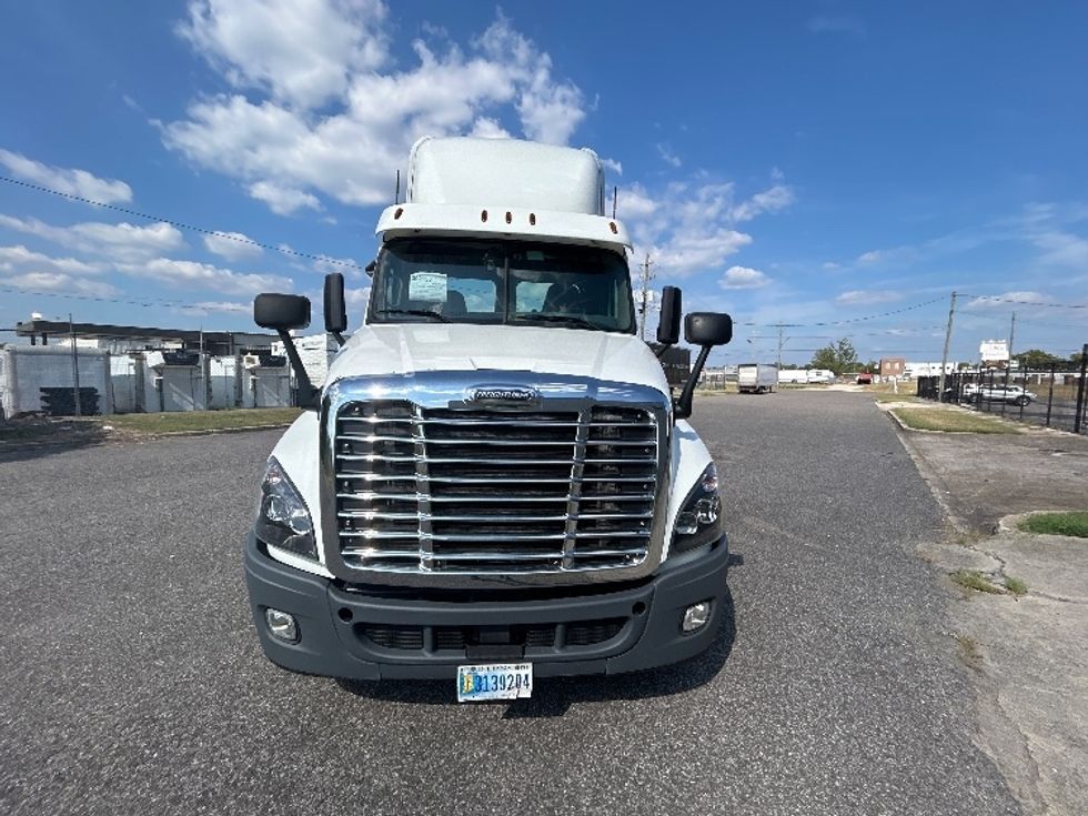 Day Cab Tractor-Heavy Duty Tractors-Freightliner-2020-Cascadia 12564ST-Homewood-AL-396,399\n\t\tmiles-$ 48,500 - Image 2
