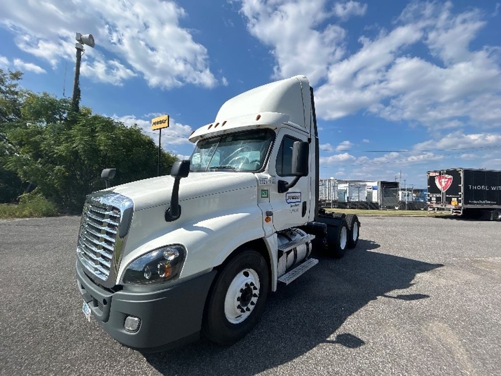 Day Cab Tractor-Heavy Duty Tractors-Freightliner-2020-Cascadia 12564ST-Homewood-AL-396,399\n\t\tmiles-$ 48,500 - Image 3