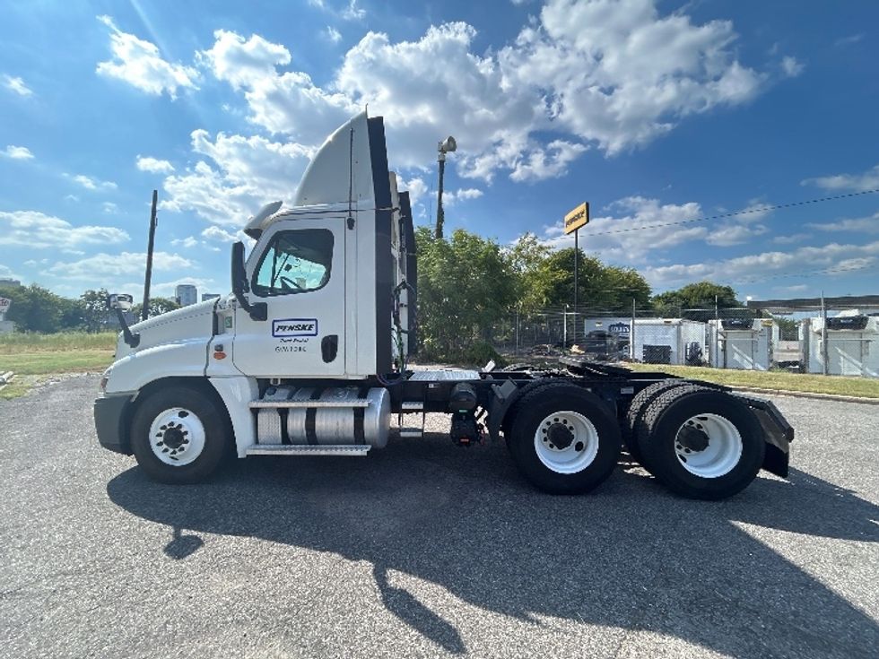 Day Cab Tractor-Heavy Duty Tractors-Freightliner-2020-Cascadia 12564ST-Homewood-AL-396,399\n\t\tmiles-$ 48,500 - Image 4