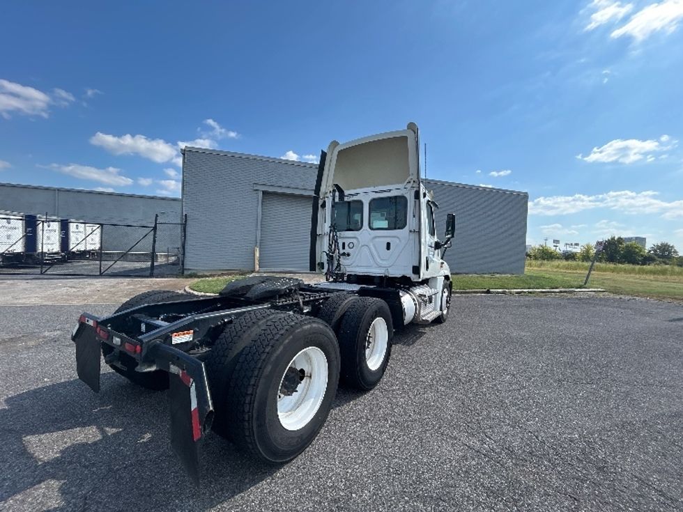 Day Cab Tractor-Heavy Duty Tractors-Freightliner-2020-Cascadia 12564ST-Homewood-AL-396,399\n\t\tmiles-$ 48,500 - Image 7