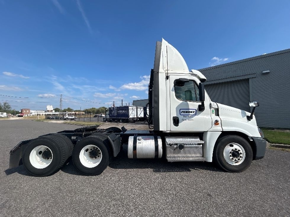 Day Cab Tractor-Heavy Duty Tractors-Freightliner-2020-Cascadia 12564ST-Homewood-AL-396,399\n\t\tmiles-$ 48,500 - Image 8