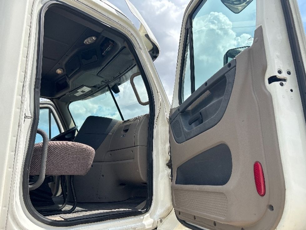 Day Cab Tractor-Heavy Duty Tractors-Freightliner-2020-Cascadia 12564ST-Houston-TX-207,219\n\t\tmiles-$ 55,250 - Image 12