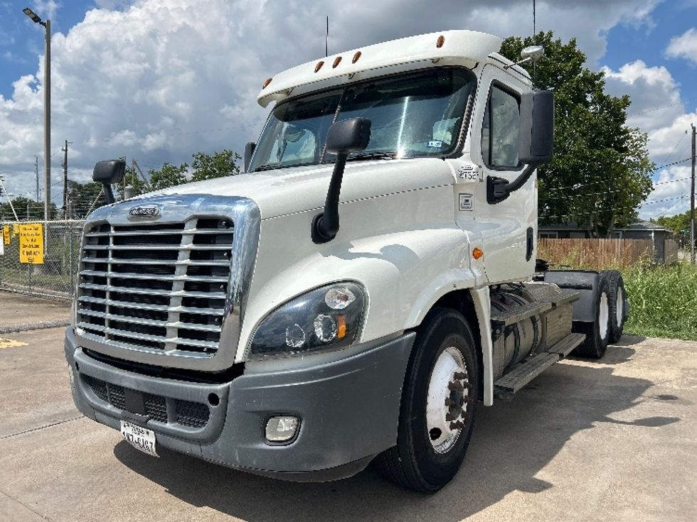Day Cab Tractor-Heavy Duty Tractors-Freightliner-2020-Cascadia 12564ST-Houston-TX-207,219\n\t\tmiles-$ 55,250 - Image 3