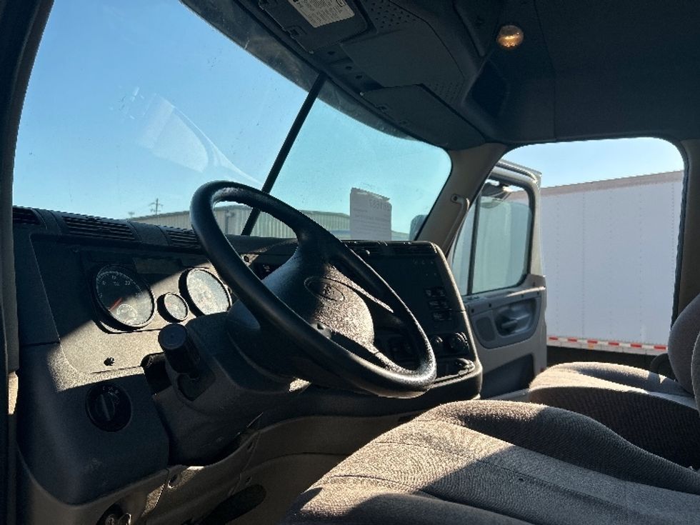 Day Cab Tractor-Heavy Duty Tractors-Freightliner-2020-Cascadia 12564ST-Hueytown-AL-530,375\n\t\tmiles-$ 37,750 - Image 10