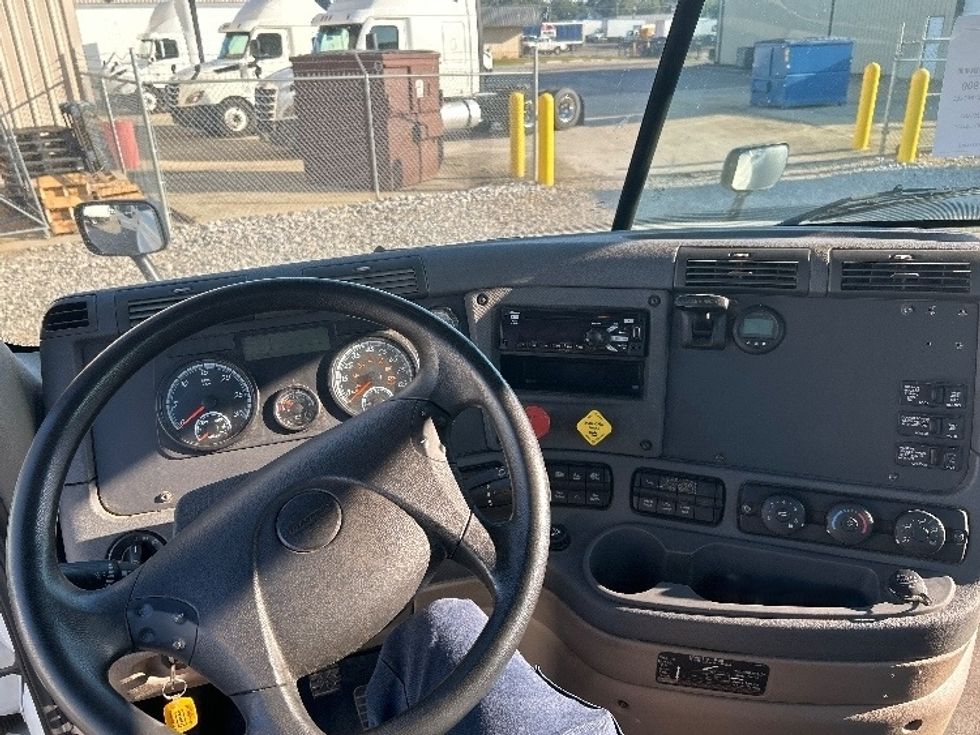 Day Cab Tractor-Heavy Duty Tractors-Freightliner-2020-Cascadia 12564ST-Hueytown-AL-530,375\n\t\tmiles-$ 37,750 - Image 11