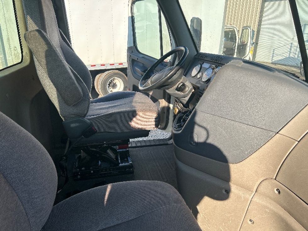 Day Cab Tractor-Heavy Duty Tractors-Freightliner-2020-Cascadia 12564ST-Hueytown-AL-530,375\n\t\tmiles-$ 37,750 - Image 14