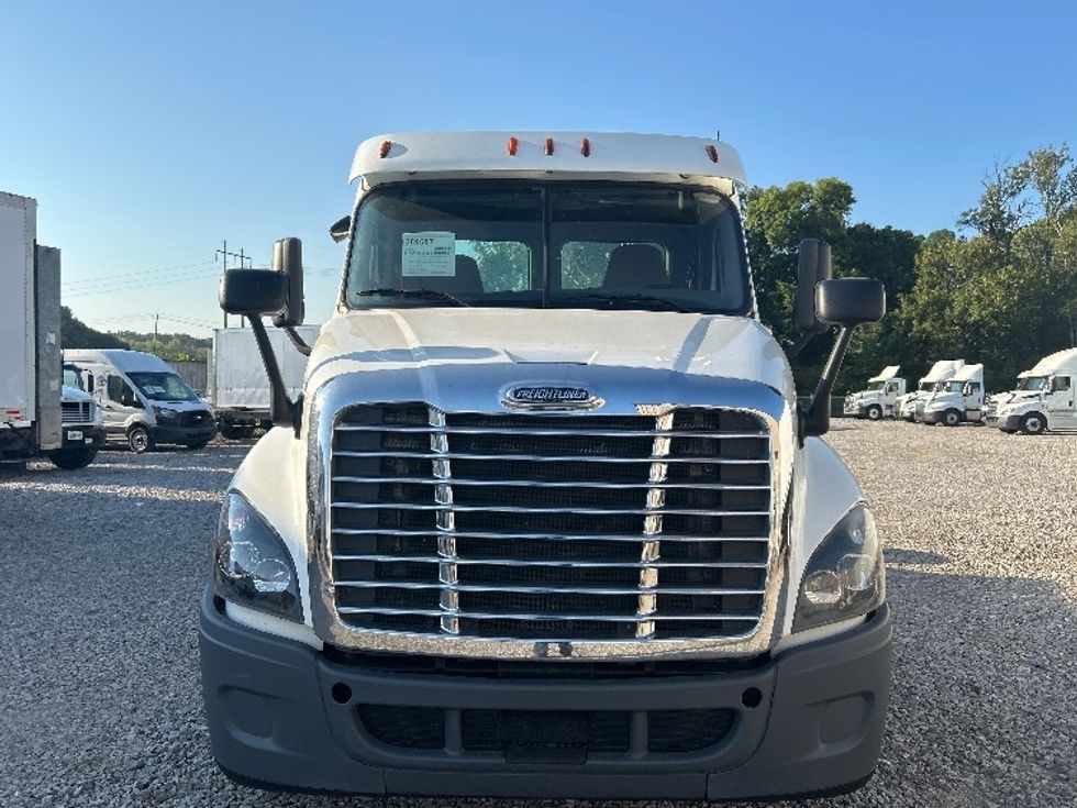 Day Cab Tractor-Heavy Duty Tractors-Freightliner-2020-Cascadia 12564ST-Hueytown-AL-530,375\n\t\tmiles-$ 37,750 - Image 2