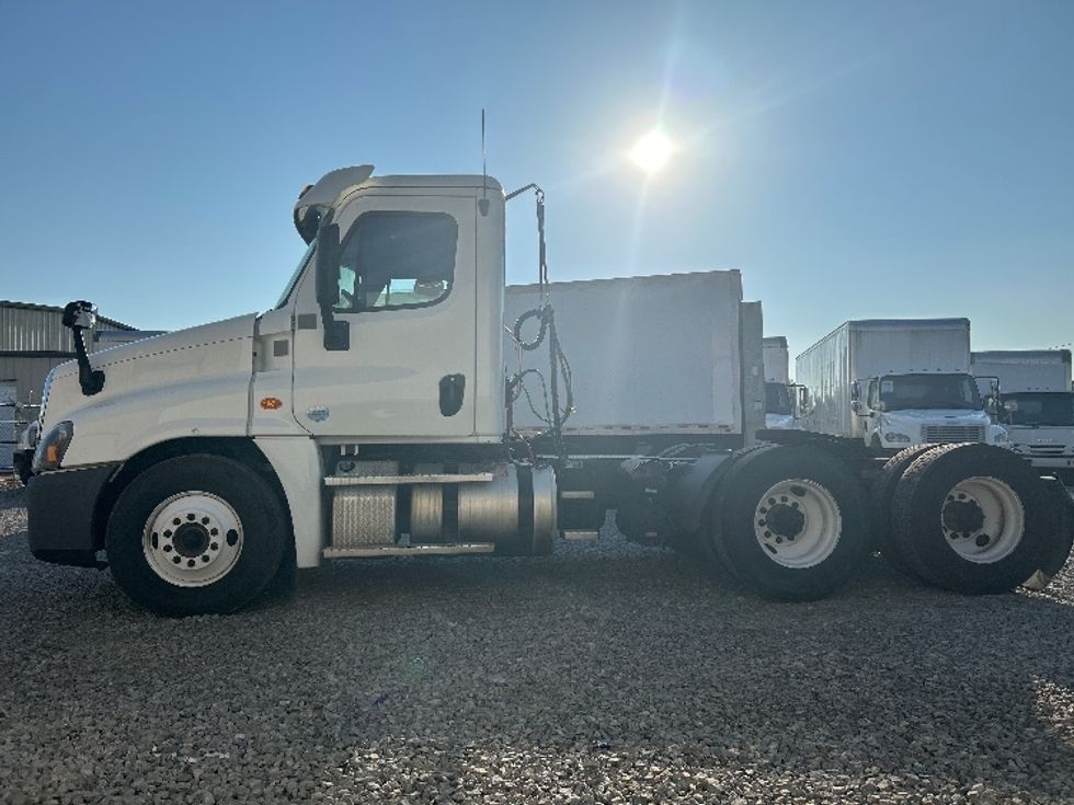 Day Cab Tractor-Heavy Duty Tractors-Freightliner-2020-Cascadia 12564ST-Hueytown-AL-530,375\n\t\tmiles-$ 37,750 - Image 4