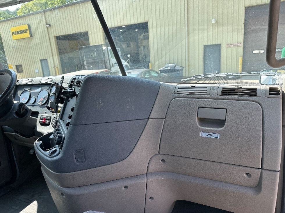 Day Cab Tractor-Heavy Duty Tractors-Freightliner-2020-Cascadia 12564ST-Huntington-WV-611,943\n\t\tmiles-$ 31,000 - Image 13