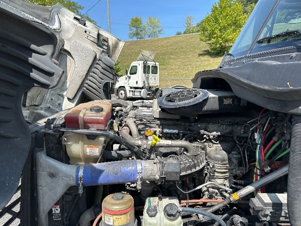 Day Cab Tractor-Heavy Duty Tractors-Freightliner-2020-Cascadia 12564ST-Huntington-WV-611,943\n\t\tmiles-$ 31,000 - Image 16