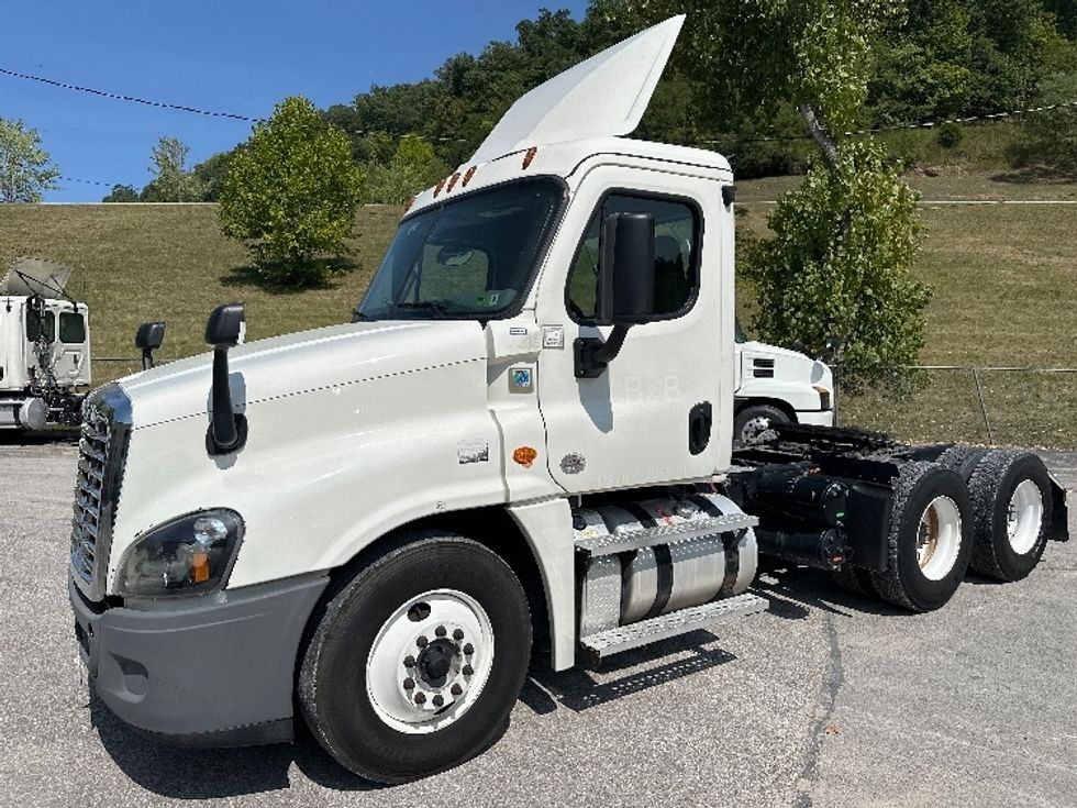 Day Cab Tractor-Heavy Duty Tractors-Freightliner-2020-Cascadia 12564ST-Huntington-WV-611,943\n\t\tmiles-$ 31,000 - Image 3