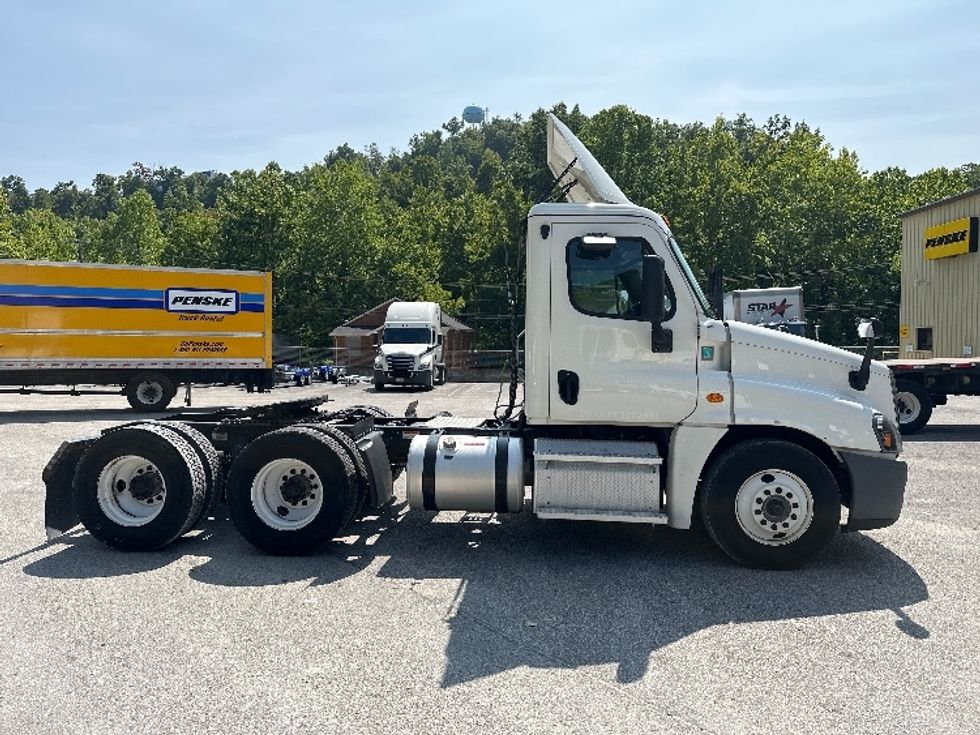 Day Cab Tractor-Heavy Duty Tractors-Freightliner-2020-Cascadia 12564ST-Huntington-WV-611,943\n\t\tmiles-$ 31,000 - Image 8