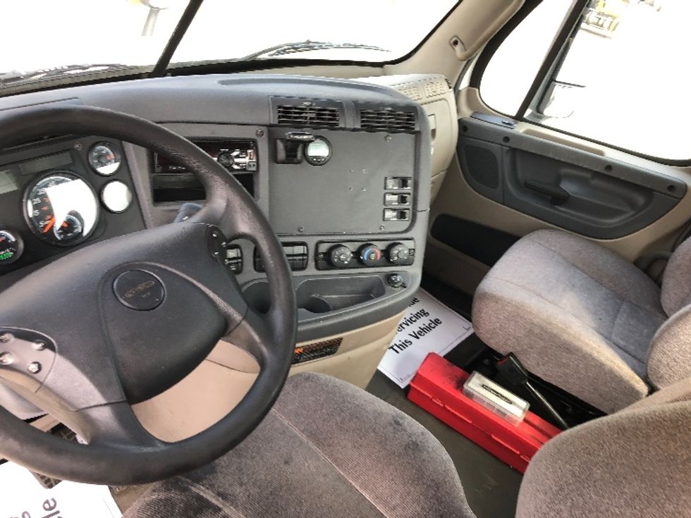 Day Cab Tractor-Heavy Duty Tractors-Freightliner-2020-Cascadia 12564ST-Indianapolis-IN-300,264\n\t\tmiles-$ 48,250 - Image 10