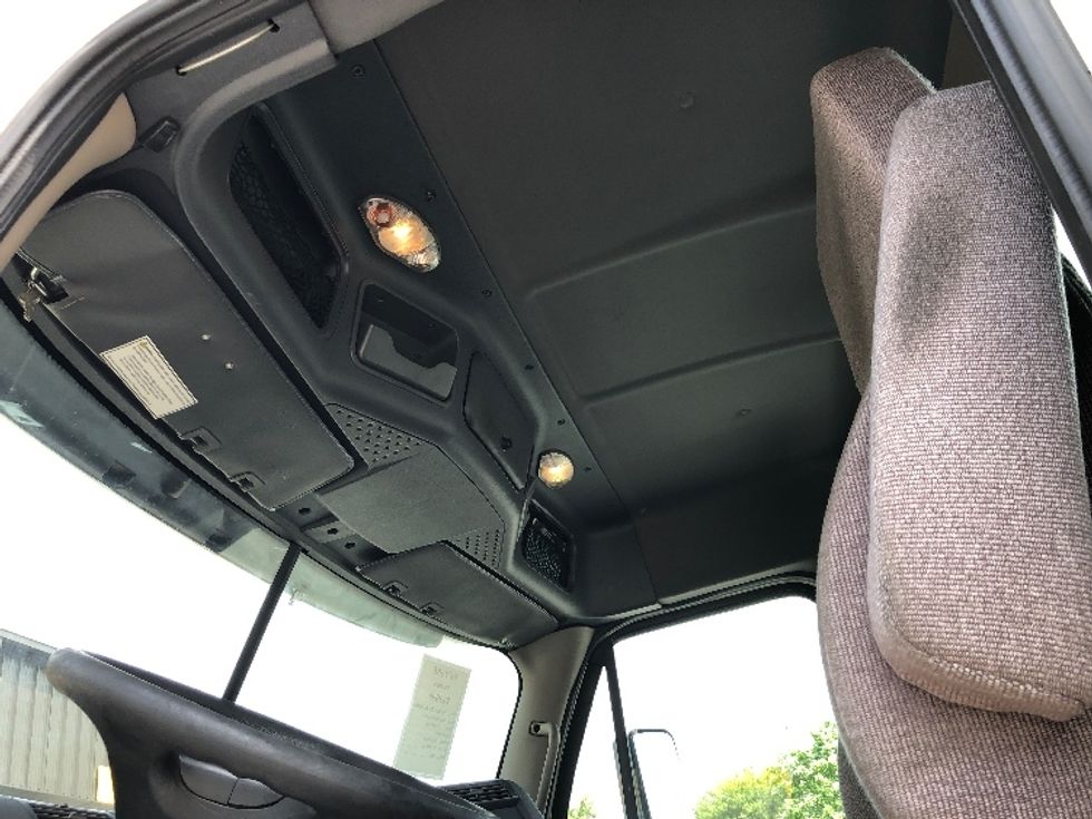 Day Cab Tractor-Heavy Duty Tractors-Freightliner-2020-Cascadia 12564ST-Indianapolis-IN-300,264\n\t\tmiles-$ 48,250 - Image 16