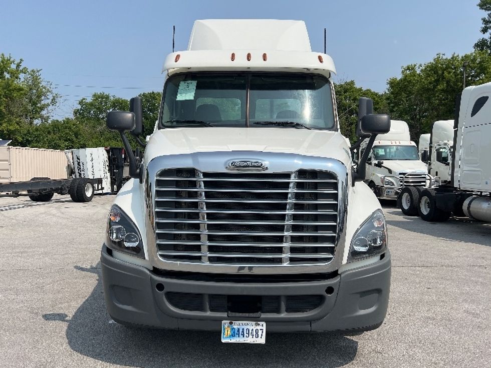 Day Cab Tractor-Heavy Duty Tractors-Freightliner-2020-Cascadia 12564ST-Indianapolis-IN-300,264\n\t\tmiles-$ 48,250 - Image 2