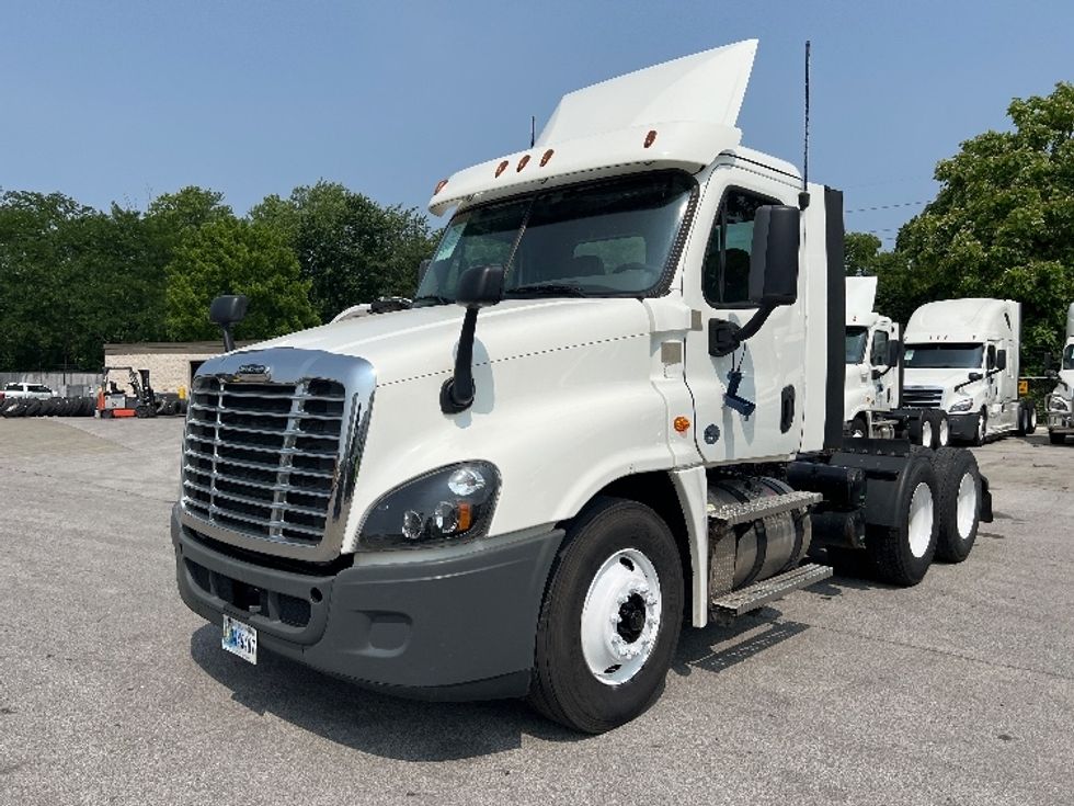 Day Cab Tractor-Heavy Duty Tractors-Freightliner-2020-Cascadia 12564ST-Indianapolis-IN-300,264\n\t\tmiles-$ 48,250 - Image 3