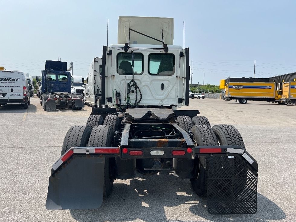 Day Cab Tractor-Heavy Duty Tractors-Freightliner-2020-Cascadia 12564ST-Indianapolis-IN-300,264\n\t\tmiles-$ 48,250 - Image 6