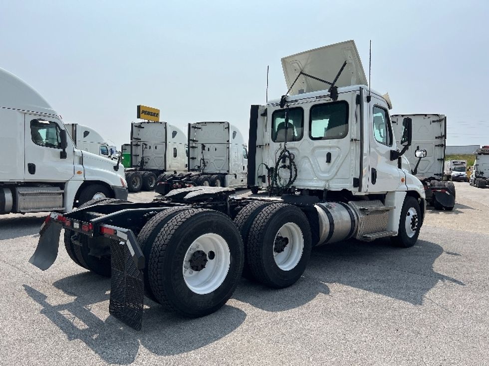 Day Cab Tractor-Heavy Duty Tractors-Freightliner-2020-Cascadia 12564ST-Indianapolis-IN-300,264\n\t\tmiles-$ 48,250 - Image 7