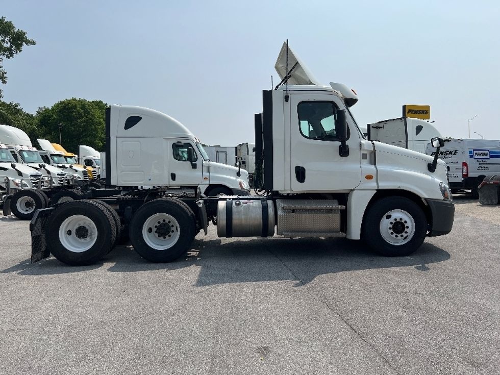 Day Cab Tractor-Heavy Duty Tractors-Freightliner-2020-Cascadia 12564ST-Indianapolis-IN-300,264\n\t\tmiles-$ 48,250 - Image 8