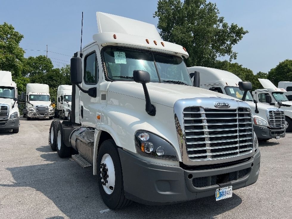 Day Cab Tractor-Heavy Duty Tractors-Freightliner-2020-Cascadia 12564ST-Indianapolis-IN-300,264\n\t\tmiles-$ 53,000 - Image 1