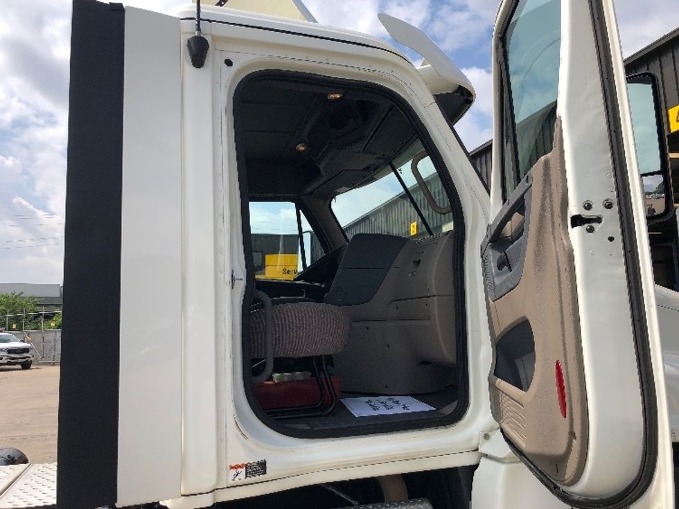 Day Cab Tractor-Heavy Duty Tractors-Freightliner-2020-Cascadia 12564ST-Indianapolis-IN-300,264\n\t\tmiles-$ 53,000 - Image 12