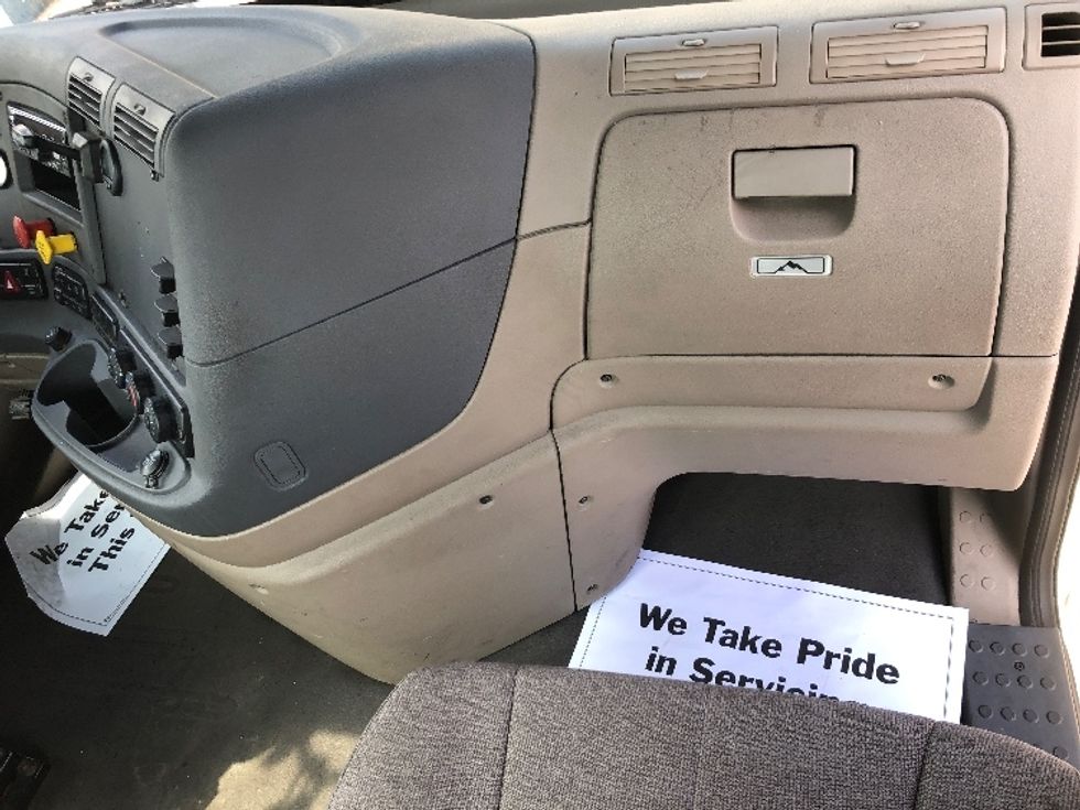 Day Cab Tractor-Heavy Duty Tractors-Freightliner-2020-Cascadia 12564ST-Indianapolis-IN-300,264\n\t\tmiles-$ 53,000 - Image 13