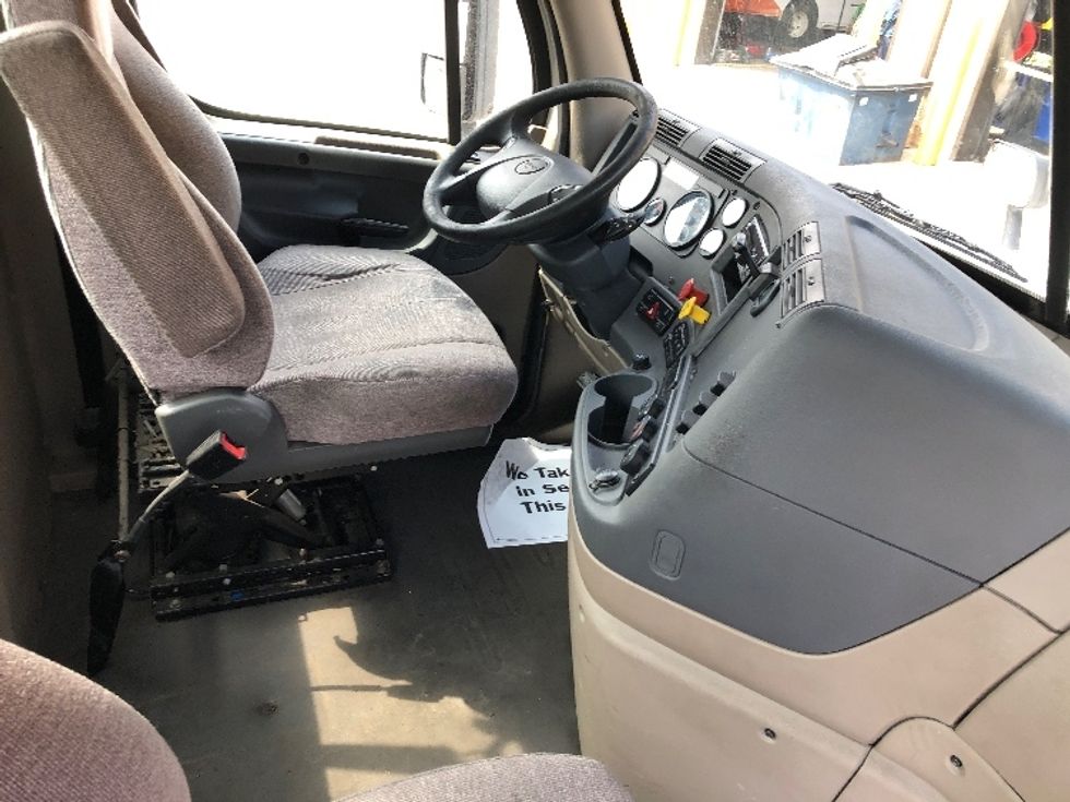 Day Cab Tractor-Heavy Duty Tractors-Freightliner-2020-Cascadia 12564ST-Indianapolis-IN-300,264\n\t\tmiles-$ 53,000 - Image 14