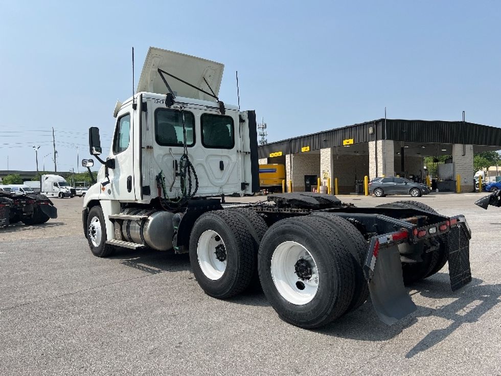 Day Cab Tractor-Heavy Duty Tractors-Freightliner-2020-Cascadia 12564ST-Indianapolis-IN-300,264\n\t\tmiles-$ 53,000 - Image 5