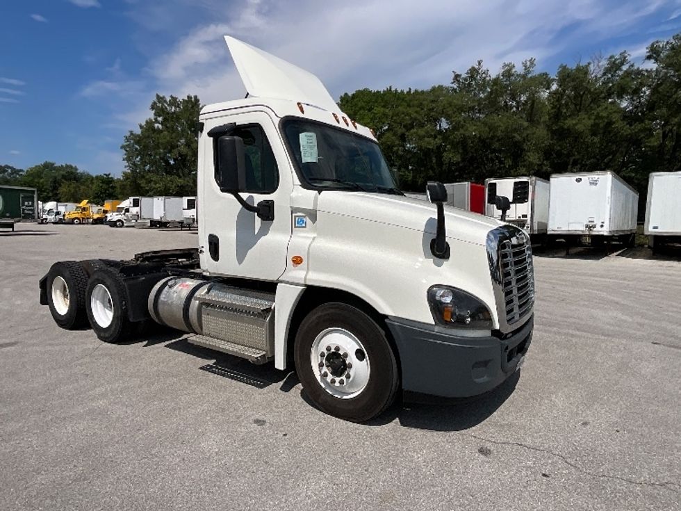 2023 Freightliner Cascadia 126" Day cab photo 19