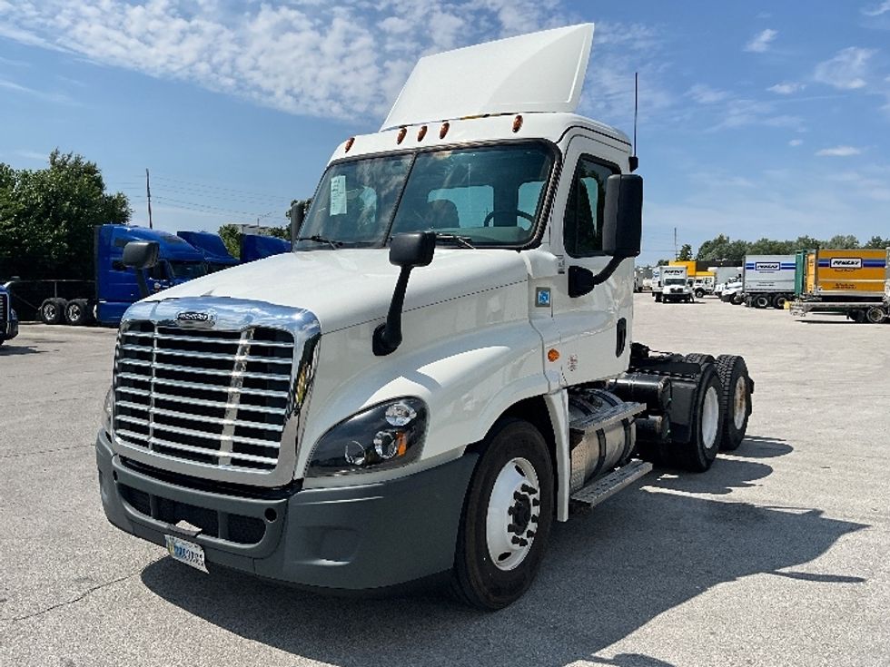 2020 Freightliner Cascadia 125" Sleeper Cab photo 3