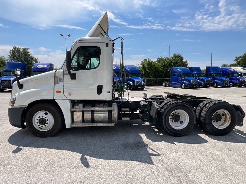 2020 Freightliner Cascadia 125" Sleeper Cab photo 4