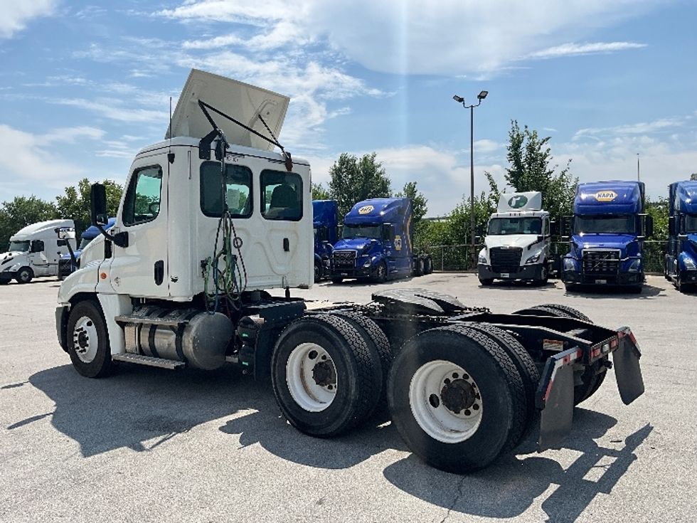 2020 Freightliner Cascadia 125" Sleeper Cab photo 5