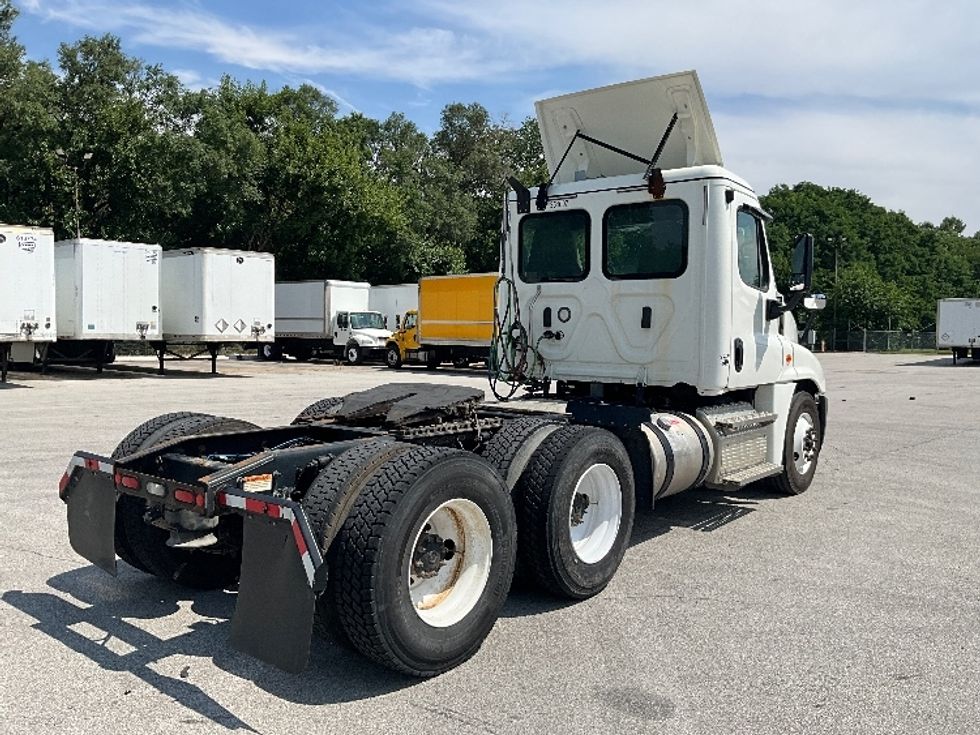 2020 Freightliner Cascadia 125" Sleeper Cab photo 7