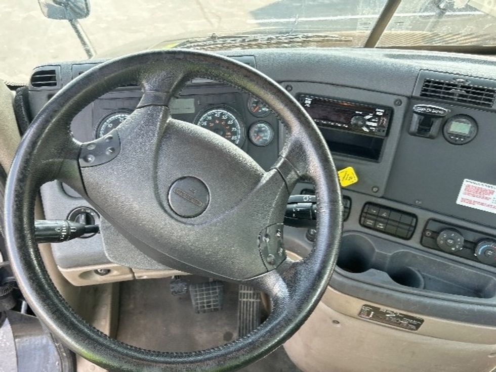Day Cab Tractor-Heavy Duty Tractors-Freightliner-2020-Cascadia 12564ST-Indianapolis-IN-350,559\n\t\tmiles-$ 49,250 - Image 11