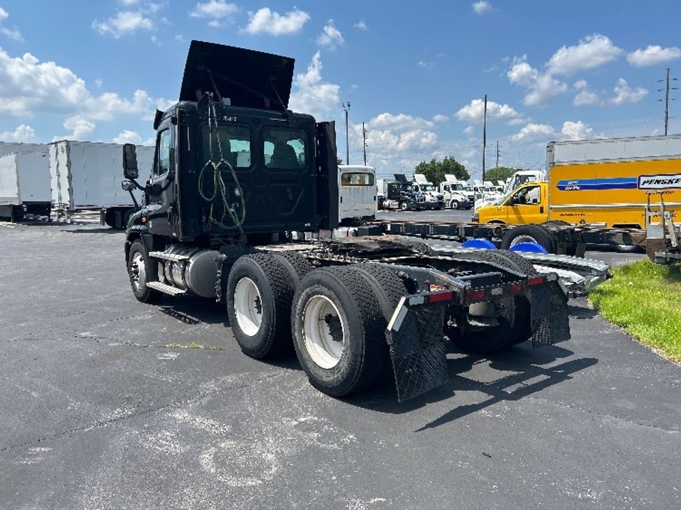 Day Cab Tractor-Heavy Duty Tractors-Freightliner-2020-Cascadia 12564ST-Indianapolis-IN-350,559\n\t\tmiles-$ 49,250 - Image 5