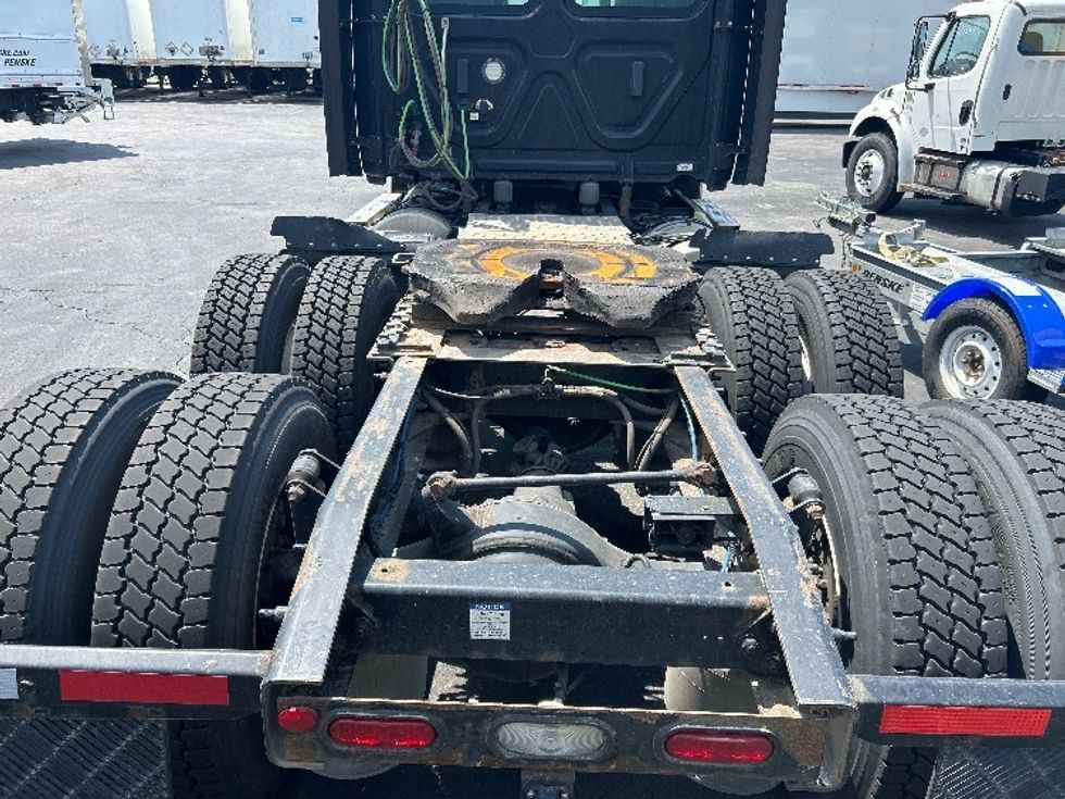 Day Cab Tractor-Heavy Duty Tractors-Freightliner-2020-Cascadia 12564ST-Indianapolis-IN-350,559\n\t\tmiles-$ 49,250 - Image 6