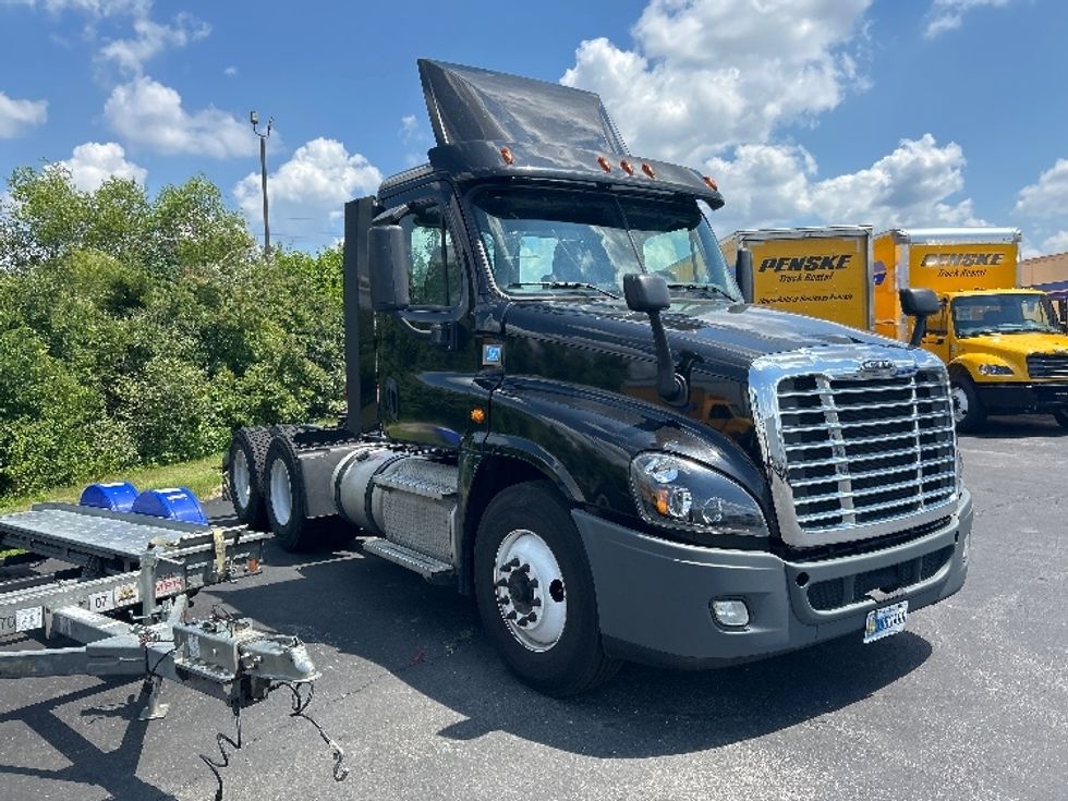 Day Cab Tractor-Heavy Duty Tractors-Freightliner-2020-Cascadia 12564ST-Indianapolis-IN-351,635\n\t\tmiles-$ 44,250 - Image 1