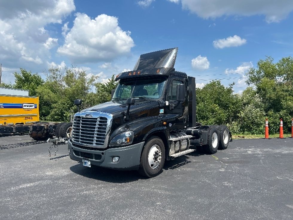 Day Cab Tractor-Heavy Duty Tractors-Freightliner-2020-Cascadia 12564ST-Indianapolis-IN-351,635\n\t\tmiles-$ 44,250 - Image 3