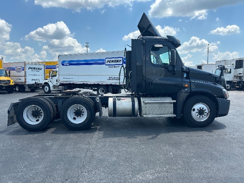 Day Cab Tractor-Heavy Duty Tractors-Freightliner-2020-Cascadia 12564ST-Indianapolis-IN-351,635\n\t\tmiles-$ 44,250 - Image 8
