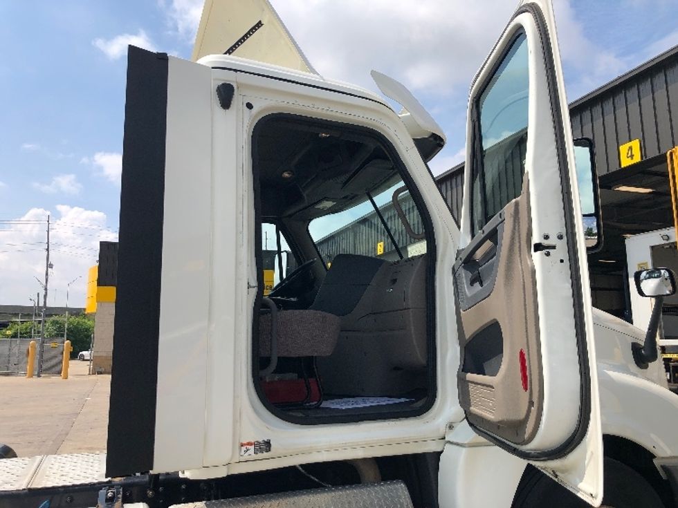 Day Cab Tractor-Heavy Duty Tractors-Freightliner-2020-Cascadia 12564ST-Indianapolis-IN-372,000\n\t\tmiles-$ 41,500 - Image 12