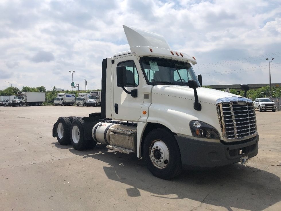 Day Cab Tractor-Heavy Duty Tractors-Freightliner-2020-Cascadia 12564ST-Indianapolis-IN-372,000\n\t\tmiles-$ 49,250 - Image 1