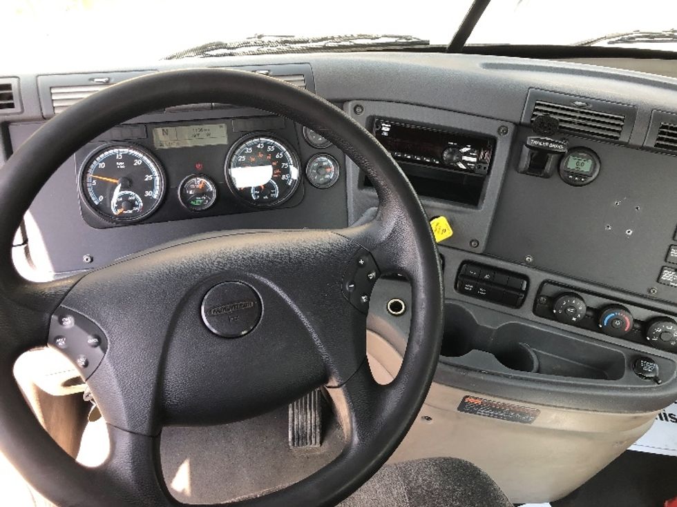 Day Cab Tractor-Heavy Duty Tractors-Freightliner-2020-Cascadia 12564ST-Indianapolis-IN-372,000\n\t\tmiles-$ 49,250 - Image 11