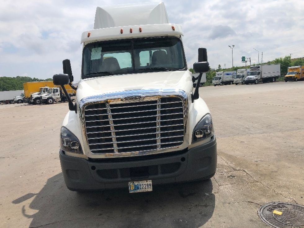 Day Cab Tractor-Heavy Duty Tractors-Freightliner-2020-Cascadia 12564ST-Indianapolis-IN-372,000\n\t\tmiles-$ 49,250 - Image 2
