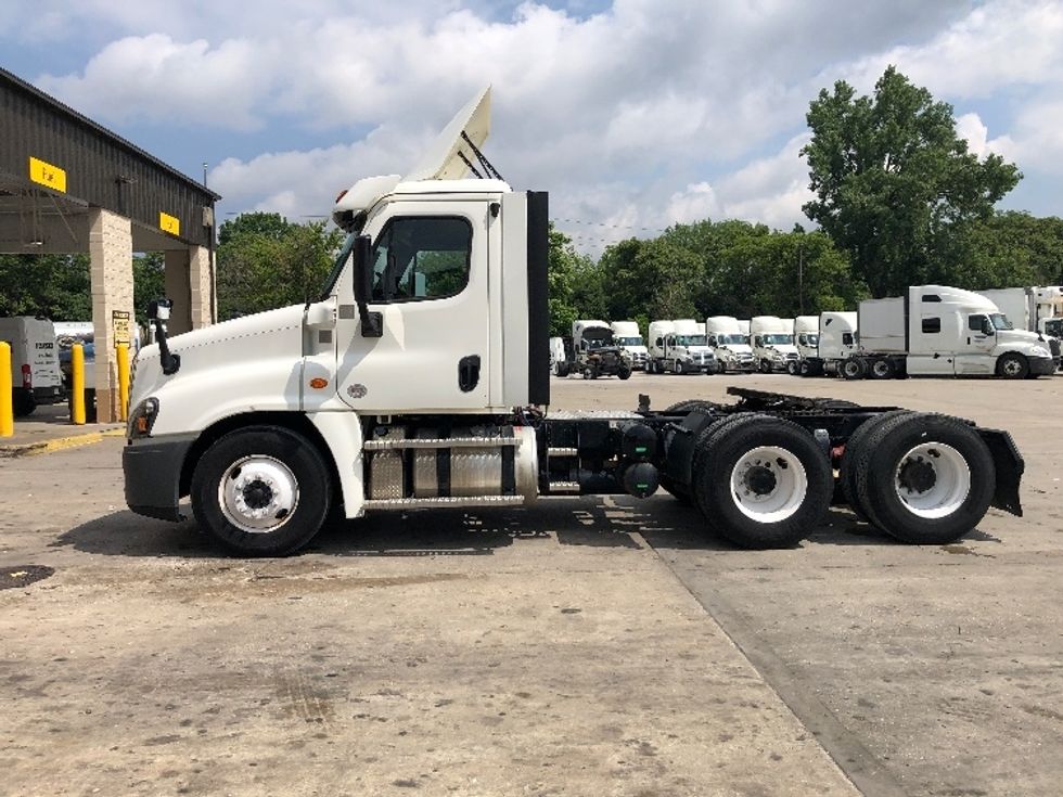 Day Cab Tractor-Heavy Duty Tractors-Freightliner-2020-Cascadia 12564ST-Indianapolis-IN-372,000\n\t\tmiles-$ 49,250 - Image 4