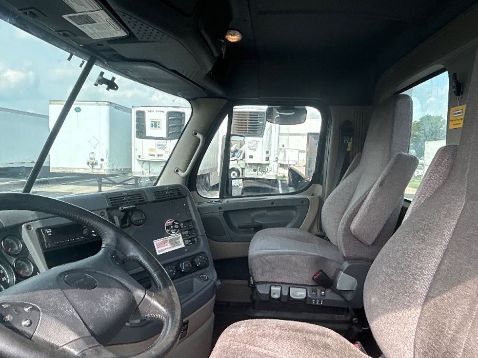 Day Cab Tractor-Heavy Duty Tractors-Freightliner-2020-Cascadia 12564ST-Indianapolis-IN-409,610\n\t\tmiles-$ 46,000 - Image 10