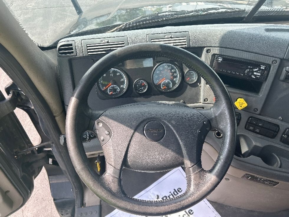 Day Cab Tractor-Heavy Duty Tractors-Freightliner-2020-Cascadia 12564ST-Indianapolis-IN-409,610\n\t\tmiles-$ 46,000 - Image 11